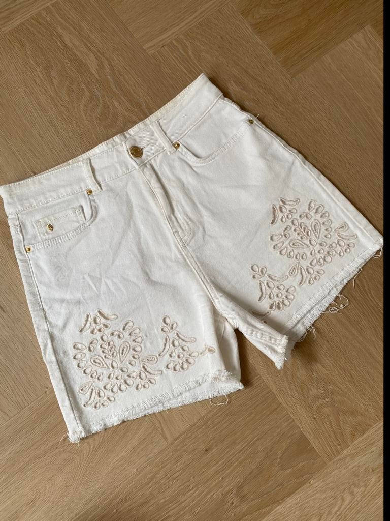 Witte short met borduurwerk - Cotton club - maat XS, Kort, Wit, Ophalen of Verzenden, Zo goed als nieuw