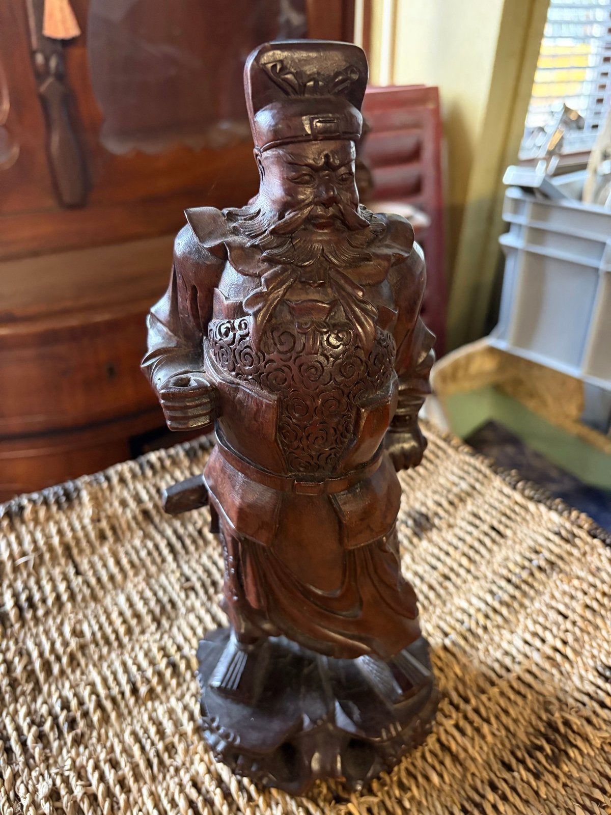 Houten beeld van Chinese krijger, handgesneden, Ophalen of Verzenden, Handgemaakt, 20 - 50 cm, Beeld