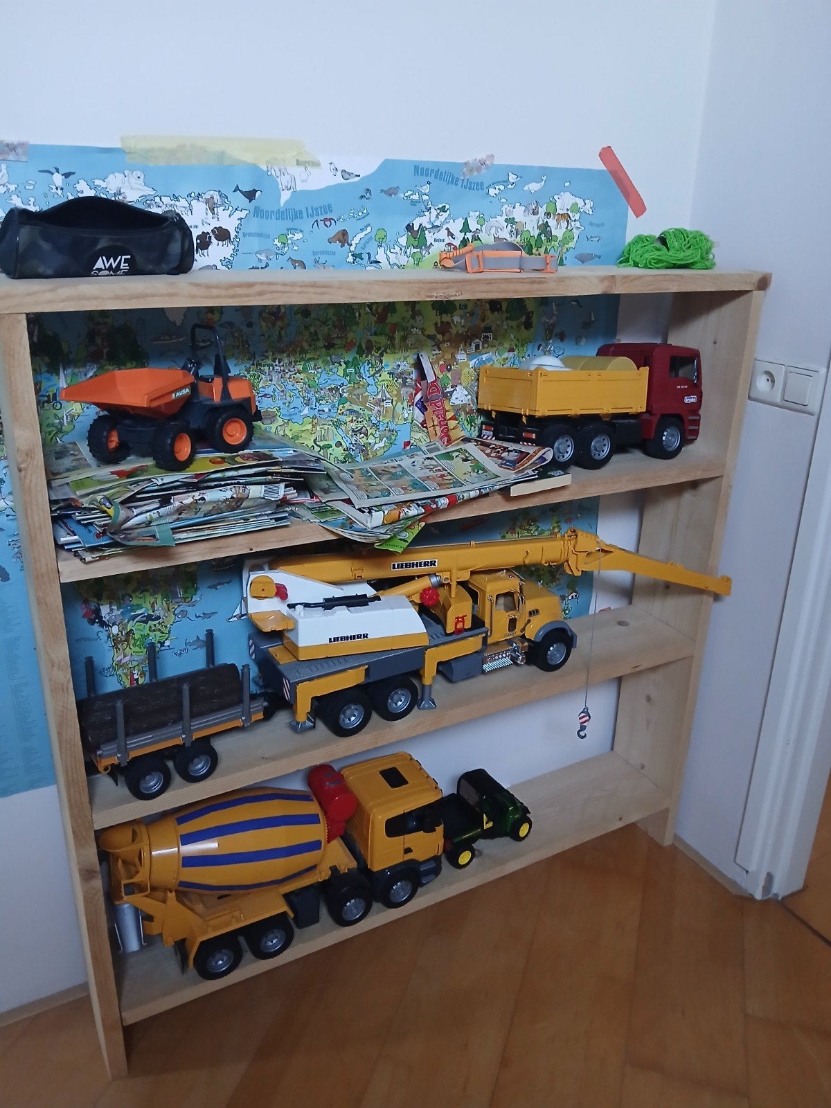 Houten kast voor Bruder auto's (124x122 cm), Ophalen, Gebruikt, Kast