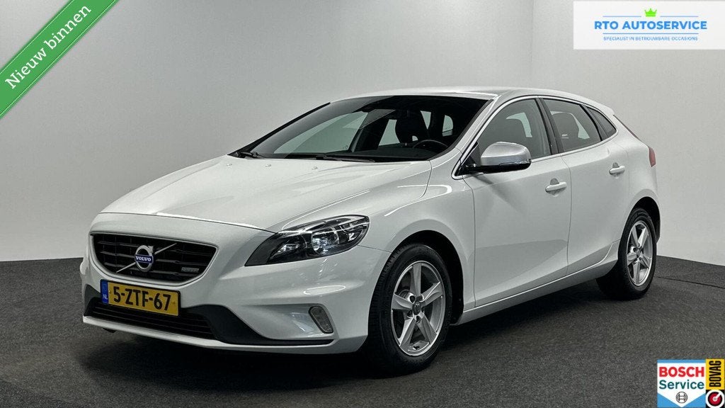 Volvo V40 1.6 T3 R-Design TREKHAAK ECC CRUISE NAVIGATIE LM., Voorwielaandrijving, Gebruikt, Zwart, 4 cilinders