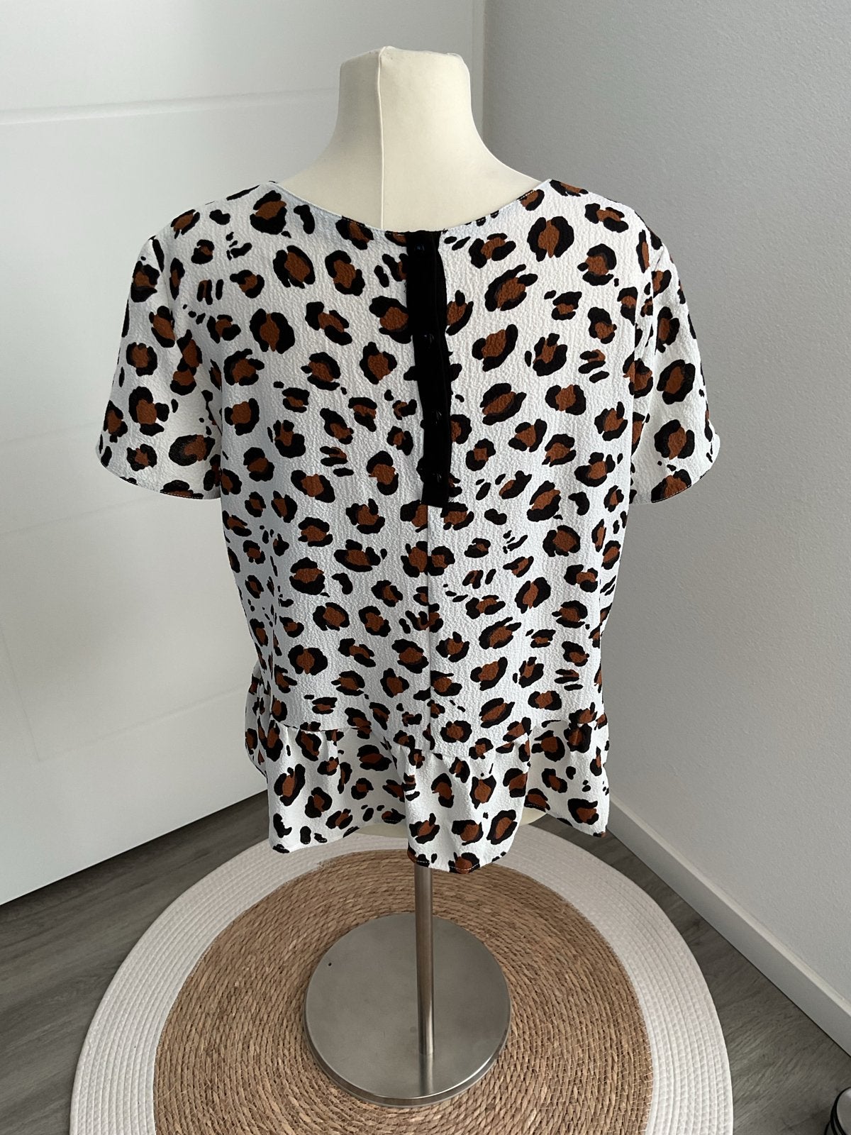 Foto 13 van Zara top bruin wit luipaardprint rouches maat XL