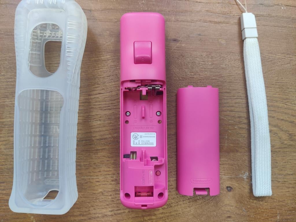 Roze Wii MotionPlus Inside Controller met hoesje en bandje, Spelcomputers en Games, Games | Nintendo Wii, Gebruikt, 1 speler, Ophalen of Verzenden