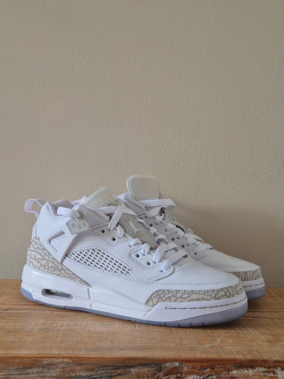 Nike Jordan Stay Loyal 3 - Maat 38.5 - Zo goed als nieuw, Wit, Nike Jordan, Nieuw, Ophalen of Verzenden