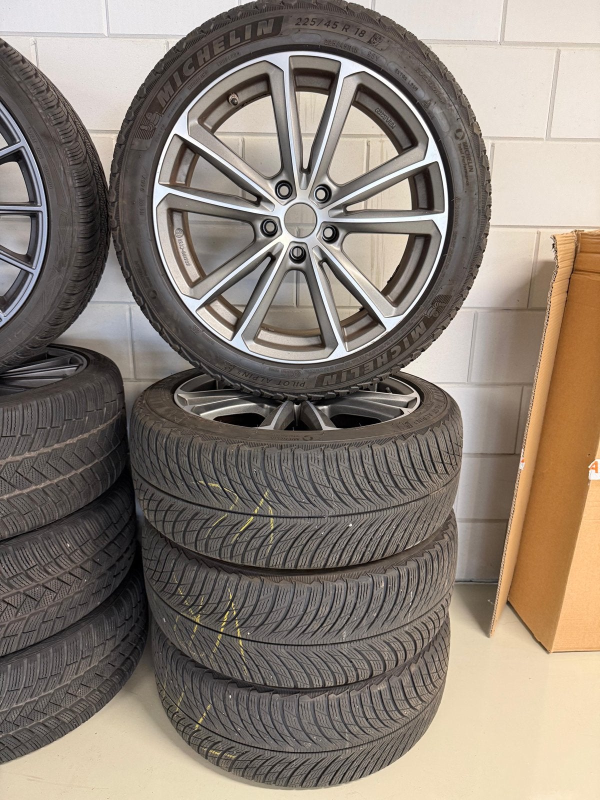 BMW 3 Serie Winterset: Michelin Pilot Alpin 225/45 R18, 18 inch, Gebruikt, Banden en Velgen, Personenwagen