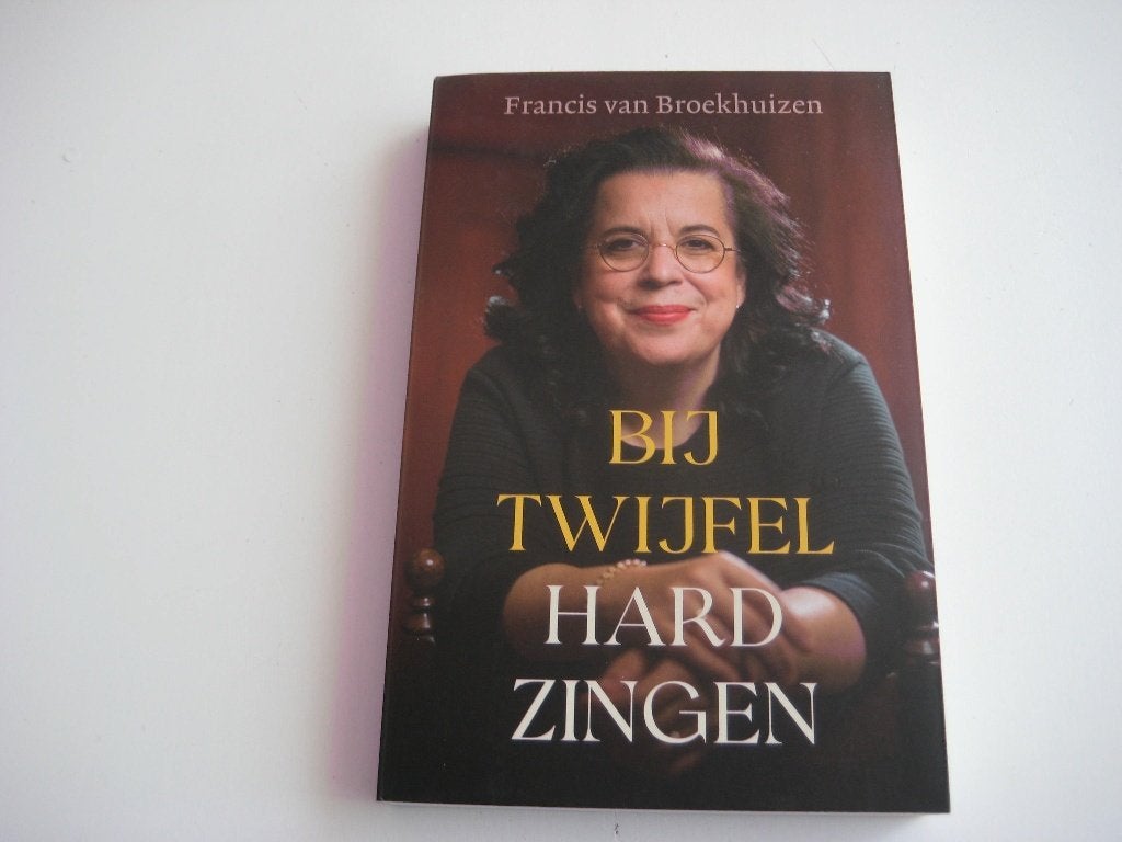 Bij twijfel hard zingen - Francis van Broekhuizen  (NIEUW), Kunst en Cultuur, Francis van Broekhuizen, Nieuw, Ophalen of Verzenden