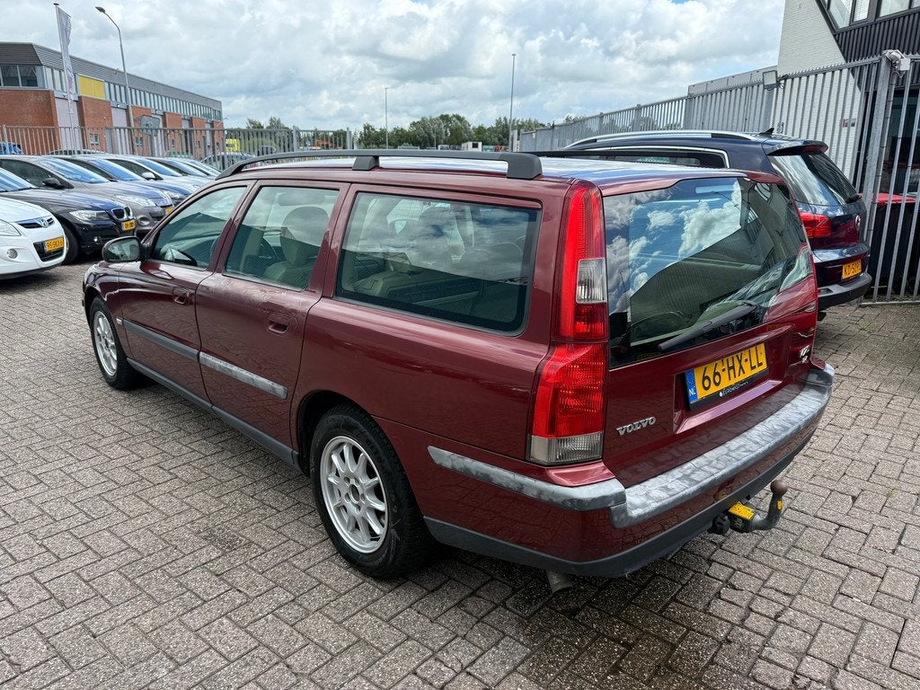 Volvo V70 2.4 Comfort Line Automaat Cruise Apk tot 04-02-202, Auto's, Volvo, Traction-control, 170 pk, 93 €/maand, 750 kg