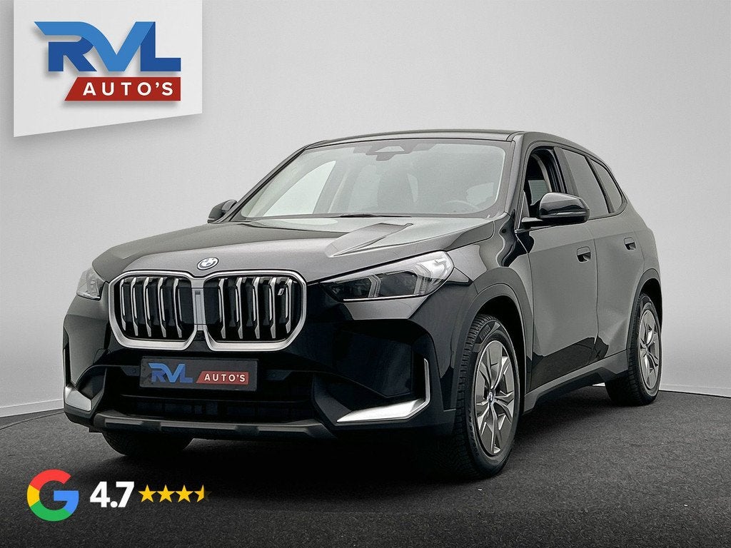 BMW IX1 XDrive30 Launch Edition 67 kWh | Carplay | SOH 99.6%, Auto's, BMW, Automatische klimaatregeling, Gebruikt, 33 min, Zwart