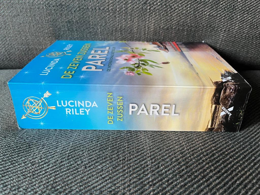 Lucinda Riley - De zeven zussen 4 - PAREL. (2018), Boeken, Romans, Ophalen of Verzenden, Zo goed als nieuw, Lucinda Riley
