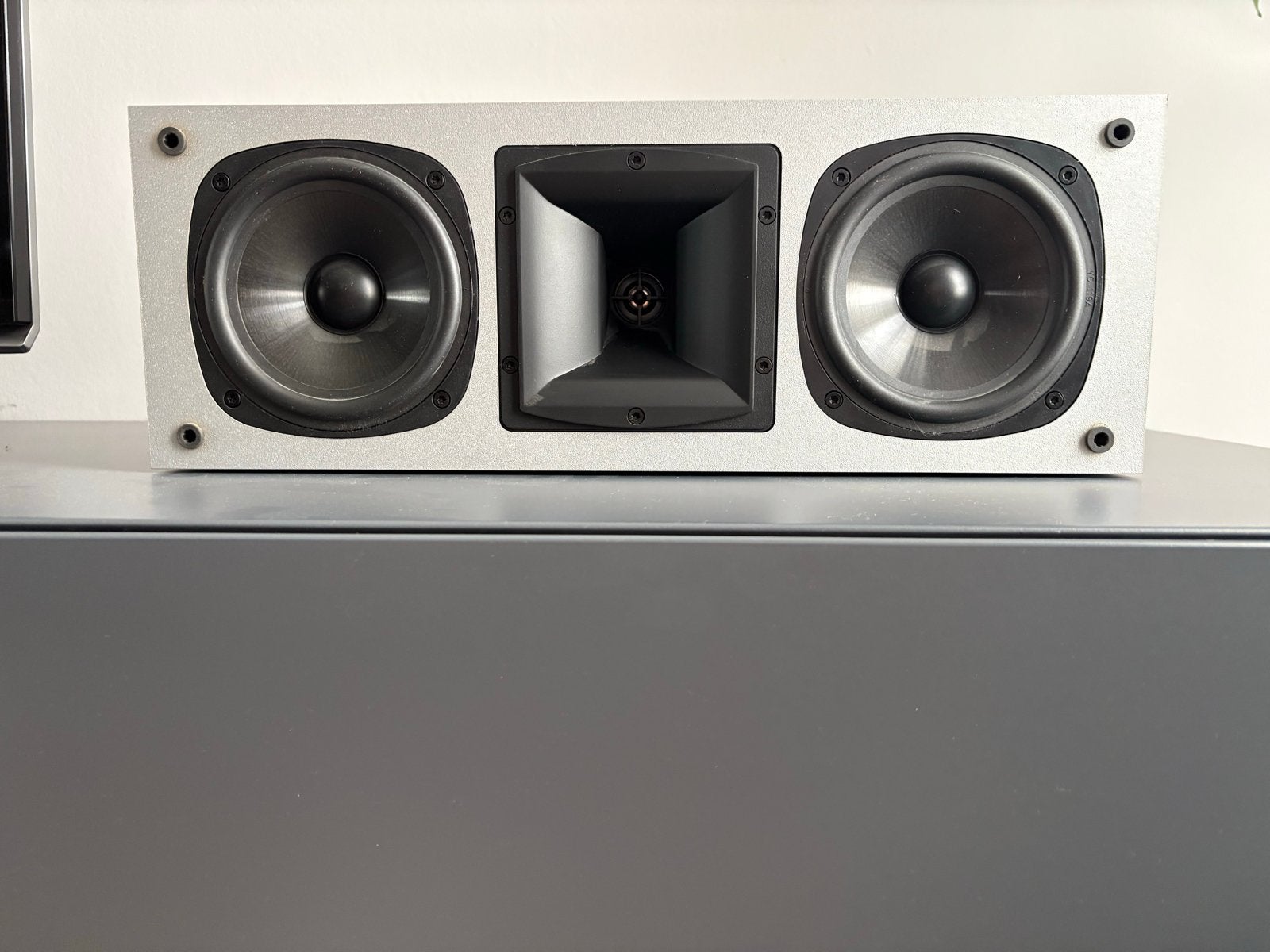 Klipsch SC1 Silver Center Speaker - Uitstekende Staat, Ophalen, Zo goed als nieuw, 60 tot 120 watt, Geschikt voor surround/home cinema
