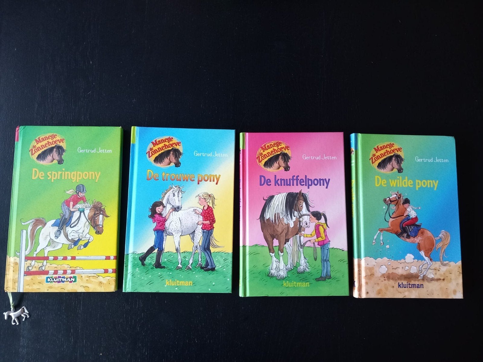 AVI paardenboeken - Manege Zonnehoeve (4 delen), Ophalen of Verzenden, Gelezen, Gertrud Jetten, Fictie algemeen