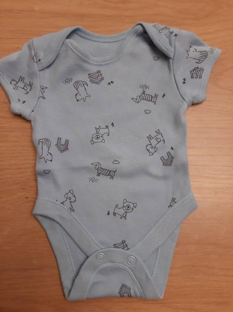 Rompertje met hondjes Primark Mt 50cm  ZGAN !, Kinderen en Baby's, Babykleding | Maat 50, Nacht- of Onderkleding, Ophalen of Verzenden