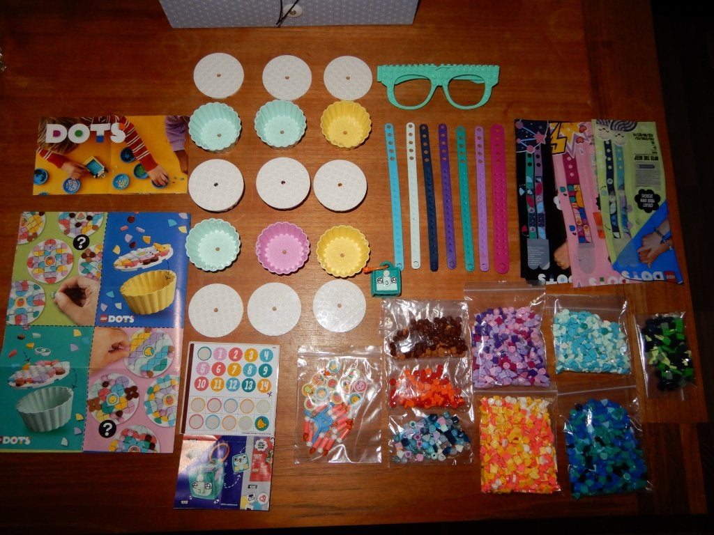 Grote set Lego Dots : taartjes , armbandjes,  bril, keyring, Gebruikt, Overige thema's, Lego, Ophalen of Verzenden