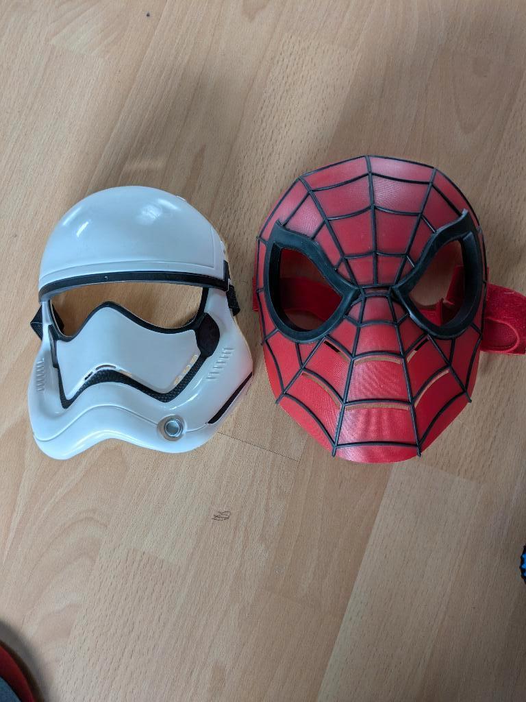 superhelden maskers (spiderman en ?) 110 - 128 cm, Ophalen of Verzenden, Zo goed als nieuw, 122 t/m 128, Jongen of Meisje