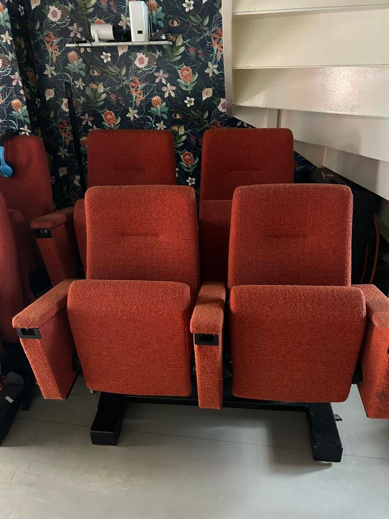 Bioscoop stoelen . (Oud rheater uit rotterdam), Ophalen, Gebruikt, 75 tot 100 cm, Stof