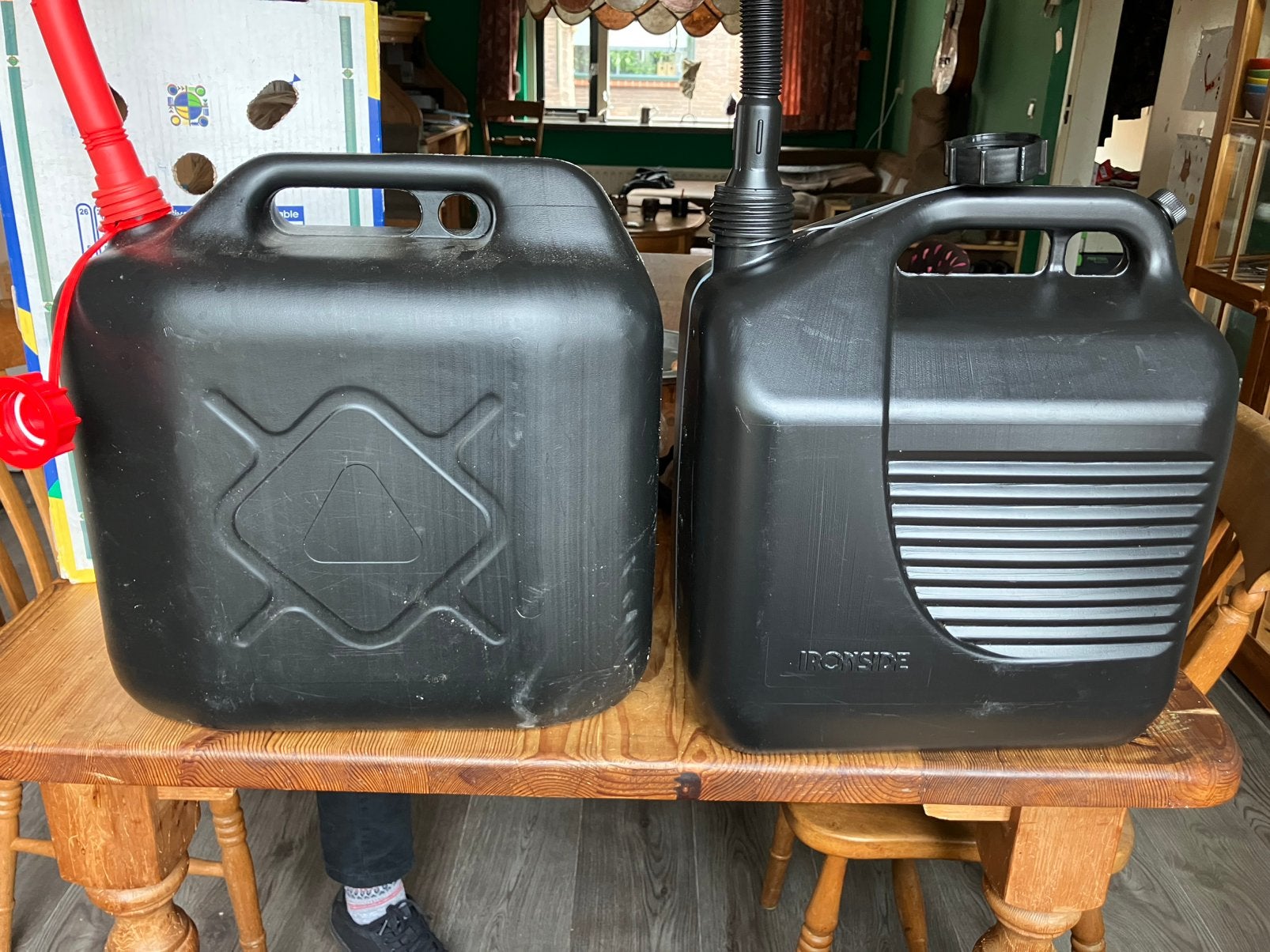 20 ltr benzine jerrycans, Ophalen, Zo goed als nieuw