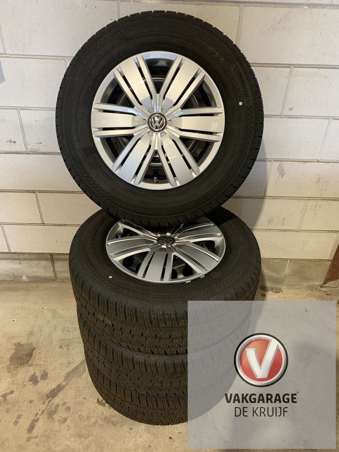 VW Crafter/ MAN stalen velg met wieldop all-season met venti, Ophalen, -, Banden en Velgen, 235 mm