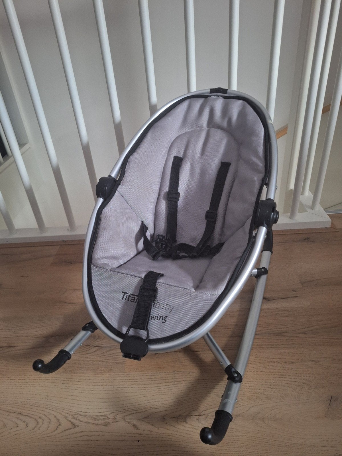 Titanium swing kinderstoel, Kinderen en Baby's, Wipstoeltjes, Ophalen of Verzenden, Gebruikt
