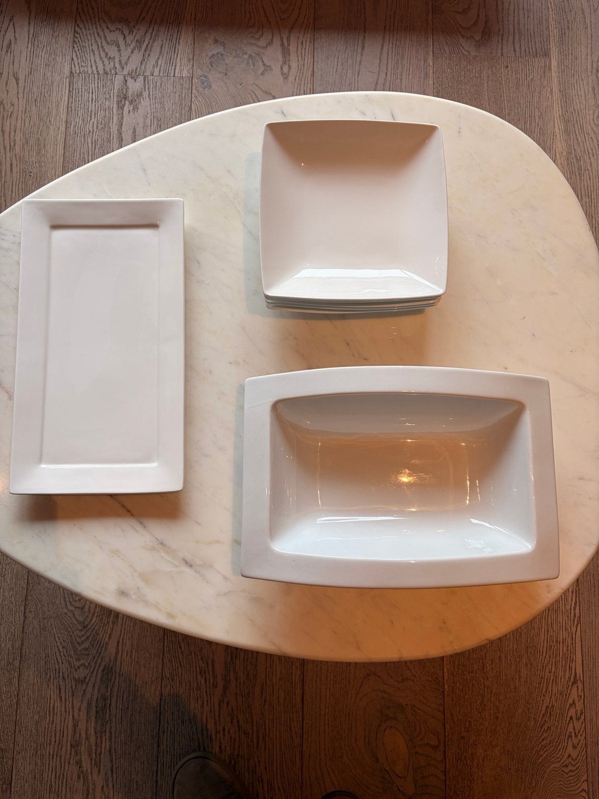 Modern wit servies: schalen en borden, Ophalen, Keramiek, Modern, Schaal of Schalen