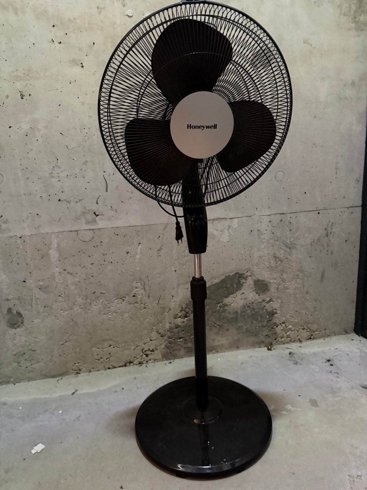 Honeywell Statiefventilator - Zwart,, Witgoed en Apparatuur, Ophalen, Zo goed als nieuw, Statiefventilator