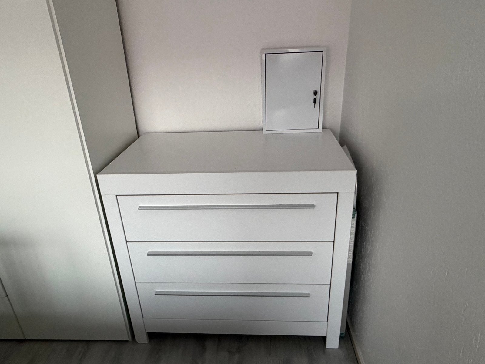 Witte ladekast met 3 laden - Zo goed als nieuw, Huis en Inrichting, Kasten | Ladekasten, Overige materialen, Zo goed als nieuw