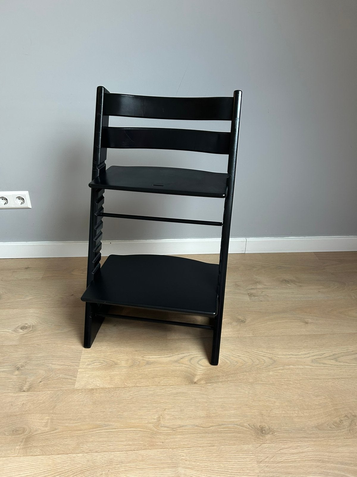 Mooie Stokke Tripp Trapp Trip Trap zwart. Nieuwste model, Kinderen en Baby's, Kinderstoelen, Ophalen, Zo goed als nieuw, Meegroeistoel