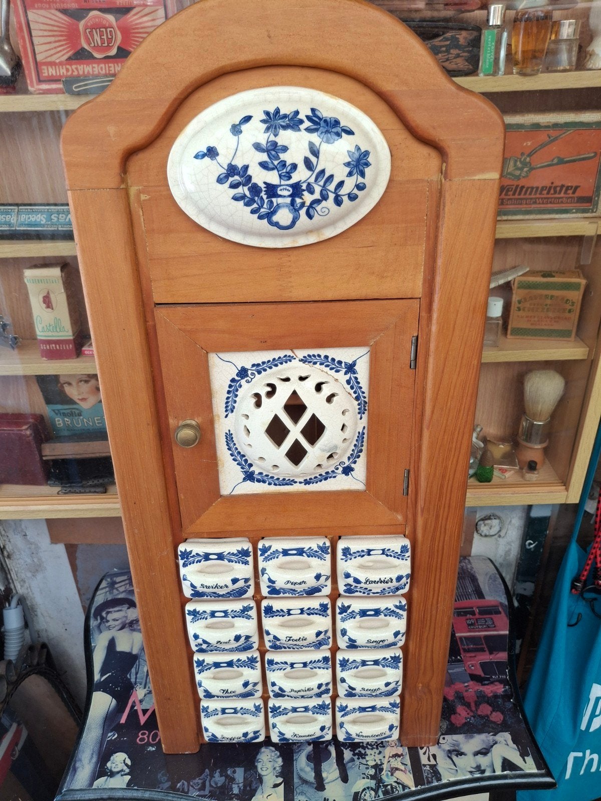 Vintage houten kruidenkastje met Delfts blauw decor, Ophalen of Verzenden