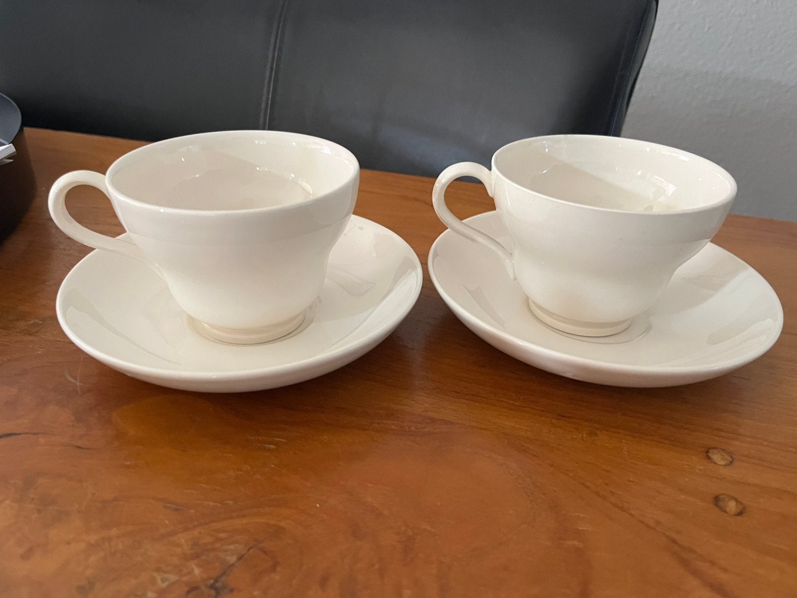 Wedgwood Traditional Plain Theekopjes 2stuks met schotel, Ophalen of Verzenden, Zo goed als nieuw, Wedgwood, Kop(pen) en/of Schotel(s)