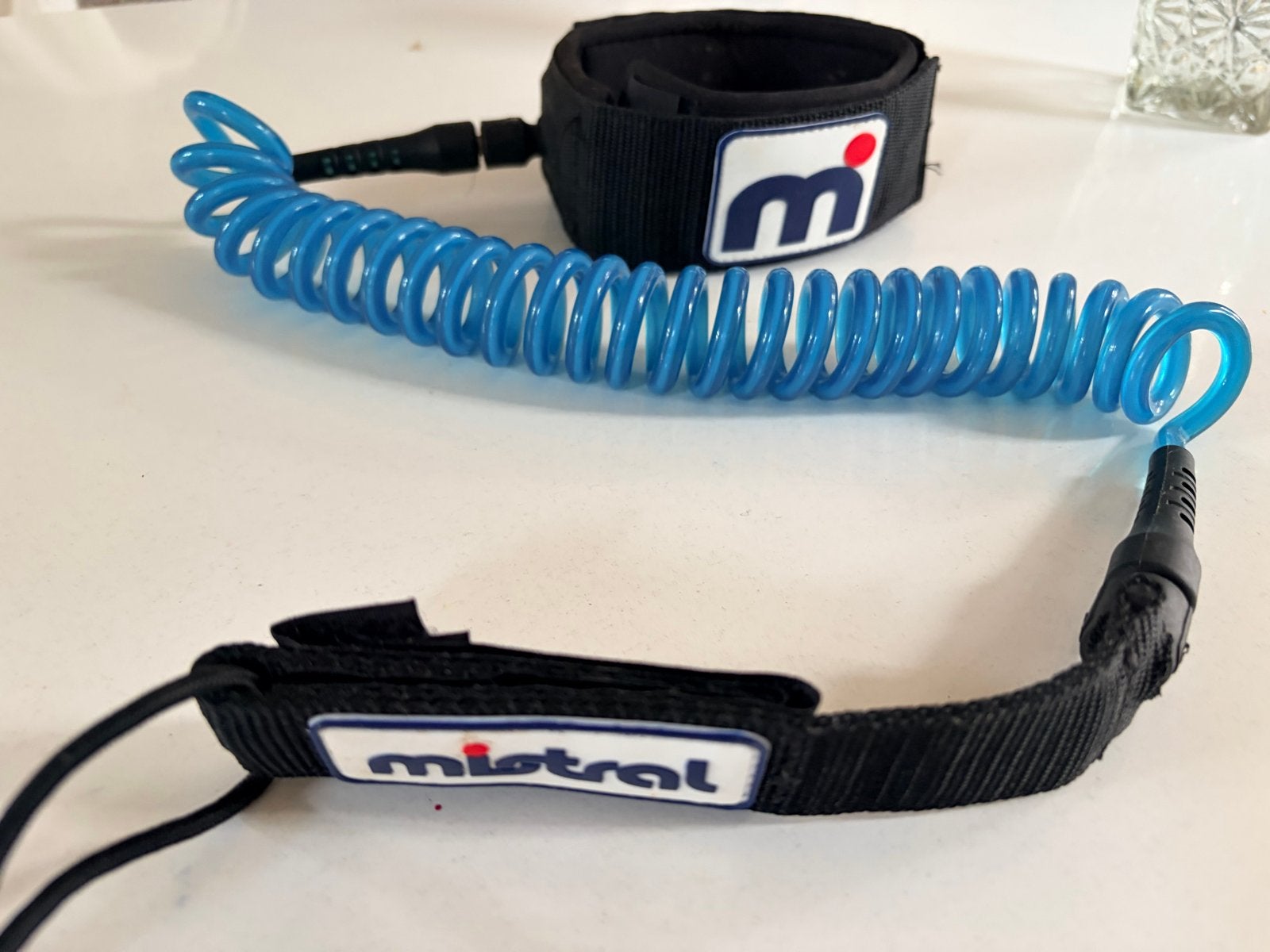 Mistral surfplank leash - Blauw spiraalkoord, Watersport en Boten, Ophalen of Verzenden, Zo goed als nieuw, Overige typen, Met koord