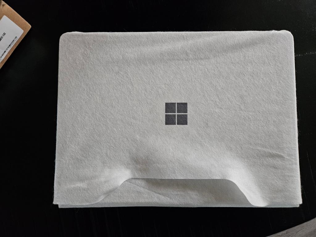 Laptop met Windows 11 Home, 256 GB UFS opslag en AI, Computers en Software, Windows Laptops, 256 GB, Qwerty, 13 inch, Nieuw