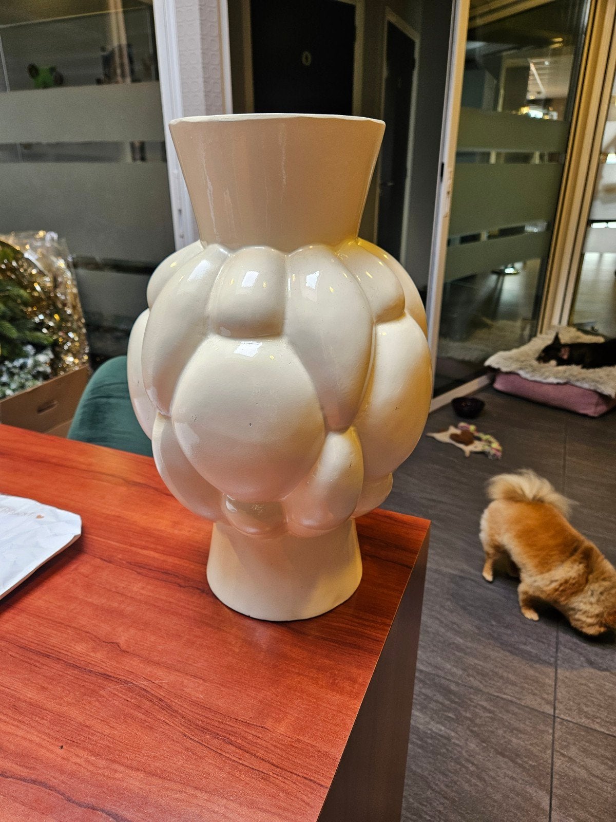 Crème vaas 43 cm hoog, Ophalen, Zo goed als nieuw, Met patroon/structuur, Beige