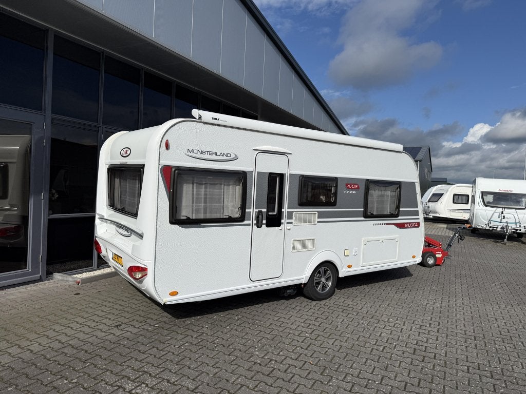 LMC Musica 470 E 2 Aparte bedden 210cm + Bovag 2026 TOPSTAAT, Lengtebed, Bedrijf, Treinzit, Schokbreker