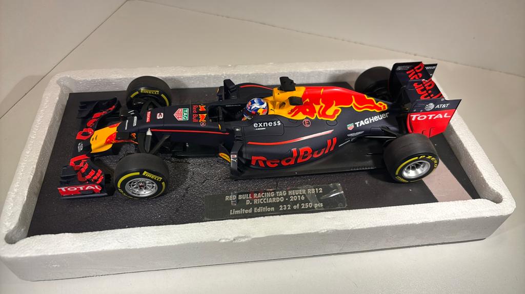 F1 red bull rb12 d.ricciardo 2016 minichamps 1.18, Hobby en Vrije tijd, Modelauto's | 1:18, Ophalen of Verzenden, MiniChamps, A
