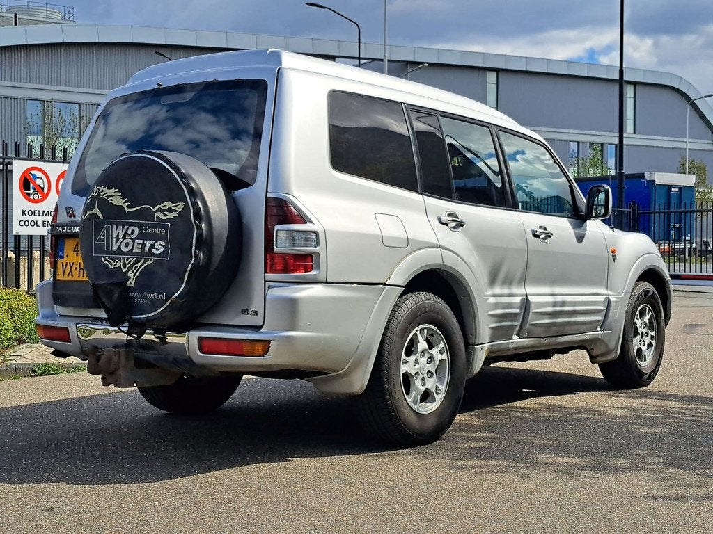 Mitsubishi Pajero 3.2 Di-D GLS LB HR Side Window EXPORT, Auto's, Automaat, Gebruikt, Lederen bekleding, 4 cilinders