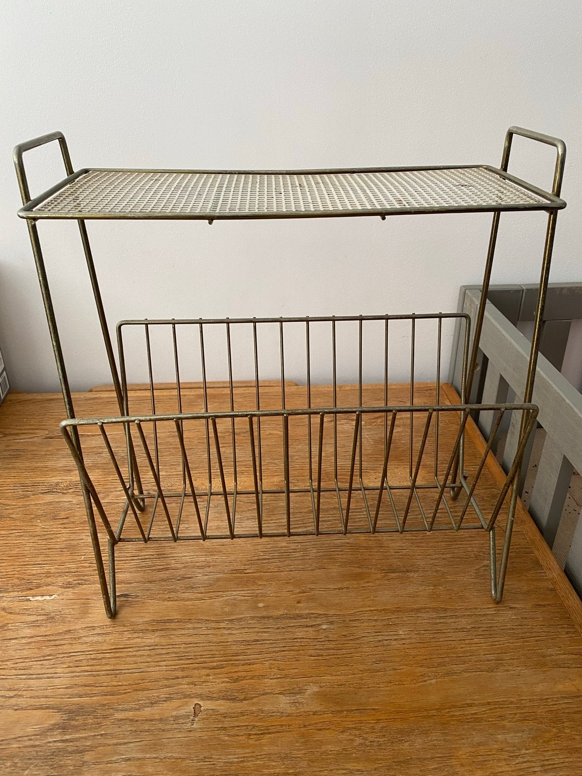 Pilastro stijl Vintage lectuurbak/bijzettafel van metaal, Gebruikt, Metaal, Bijzettafel met lectuurbak, Ophalen of Verzenden