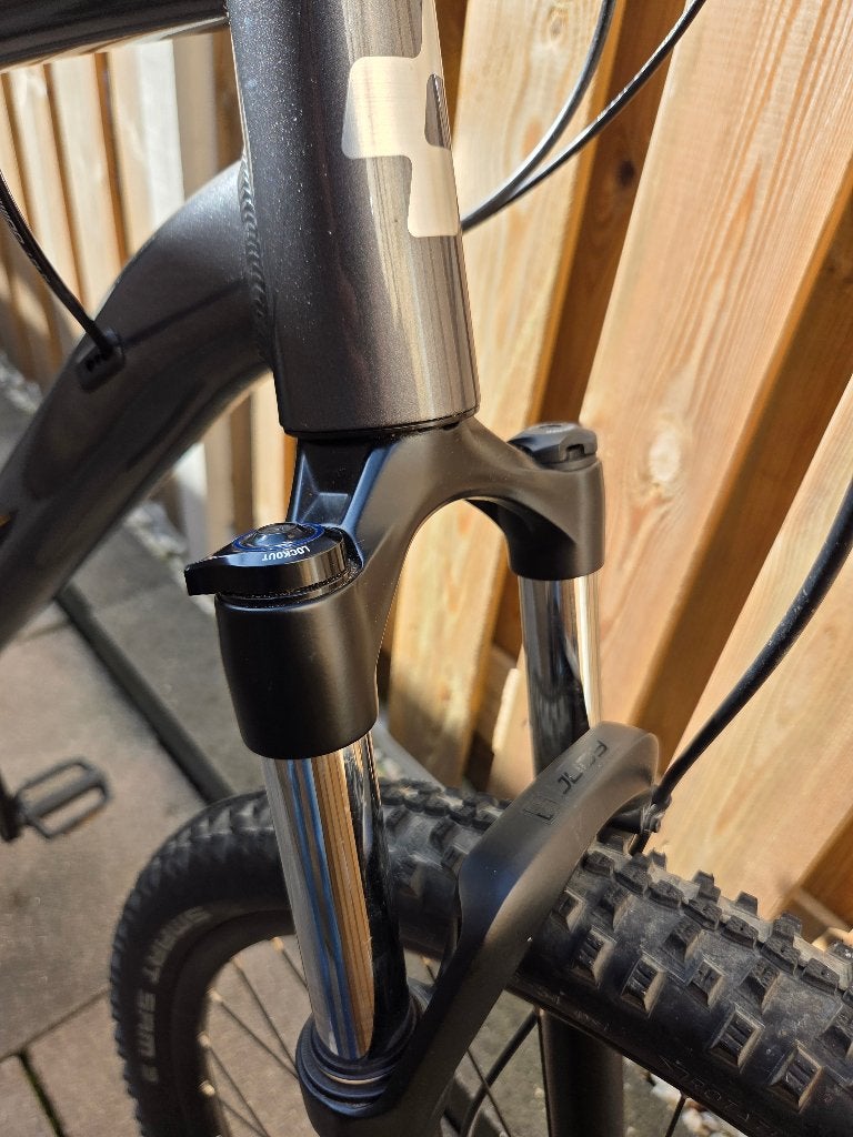 Foto 2 van Cube Aim Race mountainbike - Zo goed als nieuw