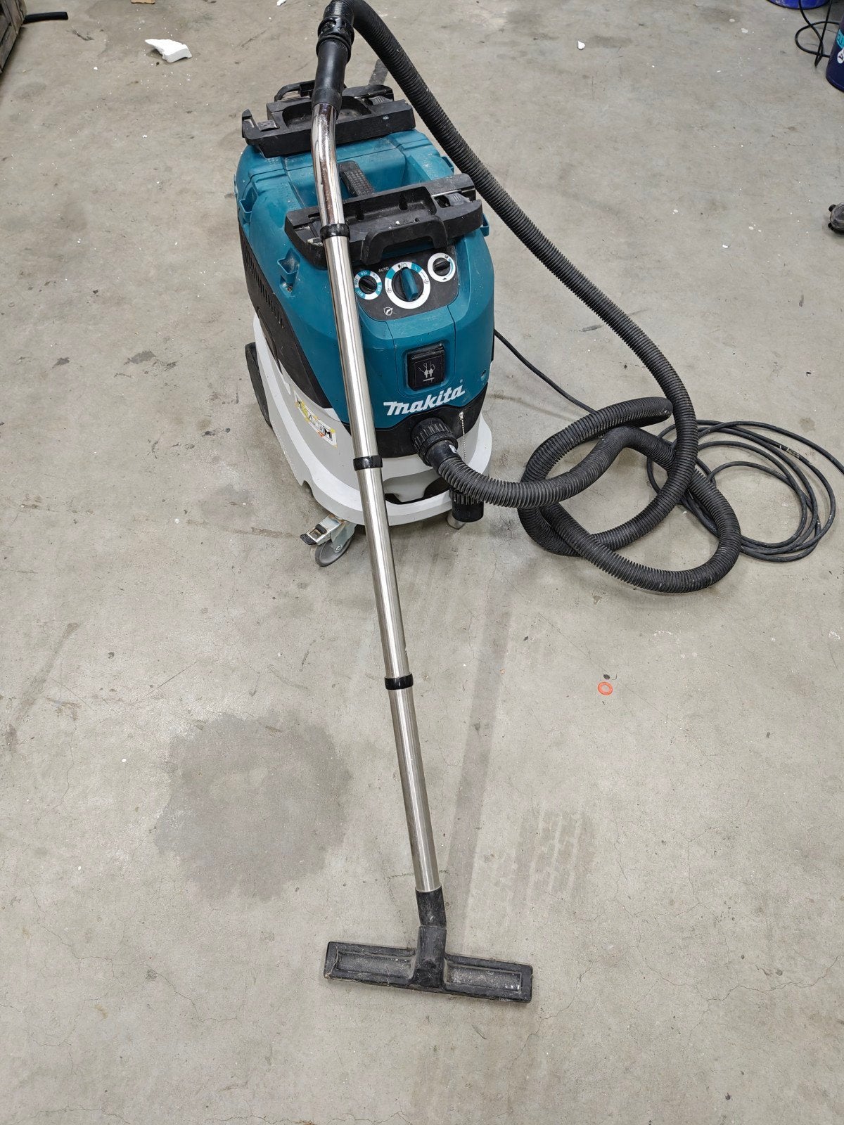 Makita VC4210M M-klasse stofzuiger met 4 nieuwe zakken, Ophalen, Gebruikt