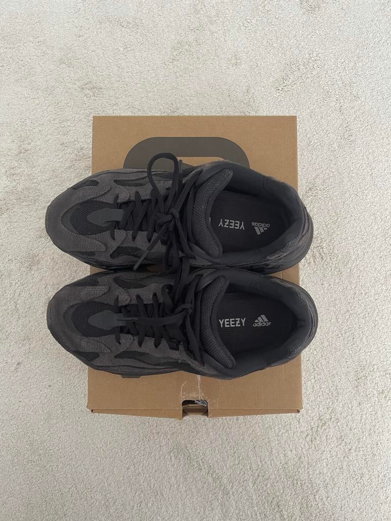 Yeezy 700 Vanta - Maat 41 1/3 - Zo goed als nieuw, Ophalen, Zwart, Sneakers of Gympen, Zo goed als nieuw