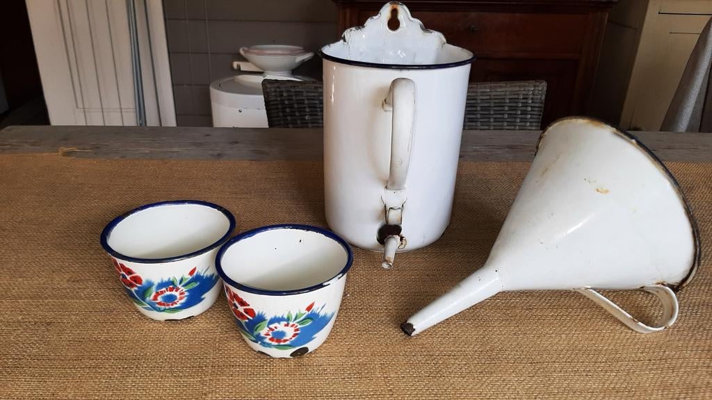 Oud Emaille met blauw randje., Antiek en Kunst, Antiek | Emaille, Ophalen of Verzenden