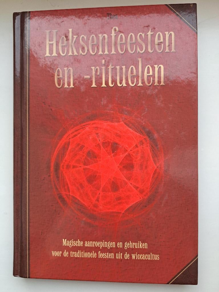 Heksenfeesten en rituelen – Wicca boek hardcover 2007, Ophalen of Verzenden, Zo goed als nieuw, Overige onderwerpen, Overige typen