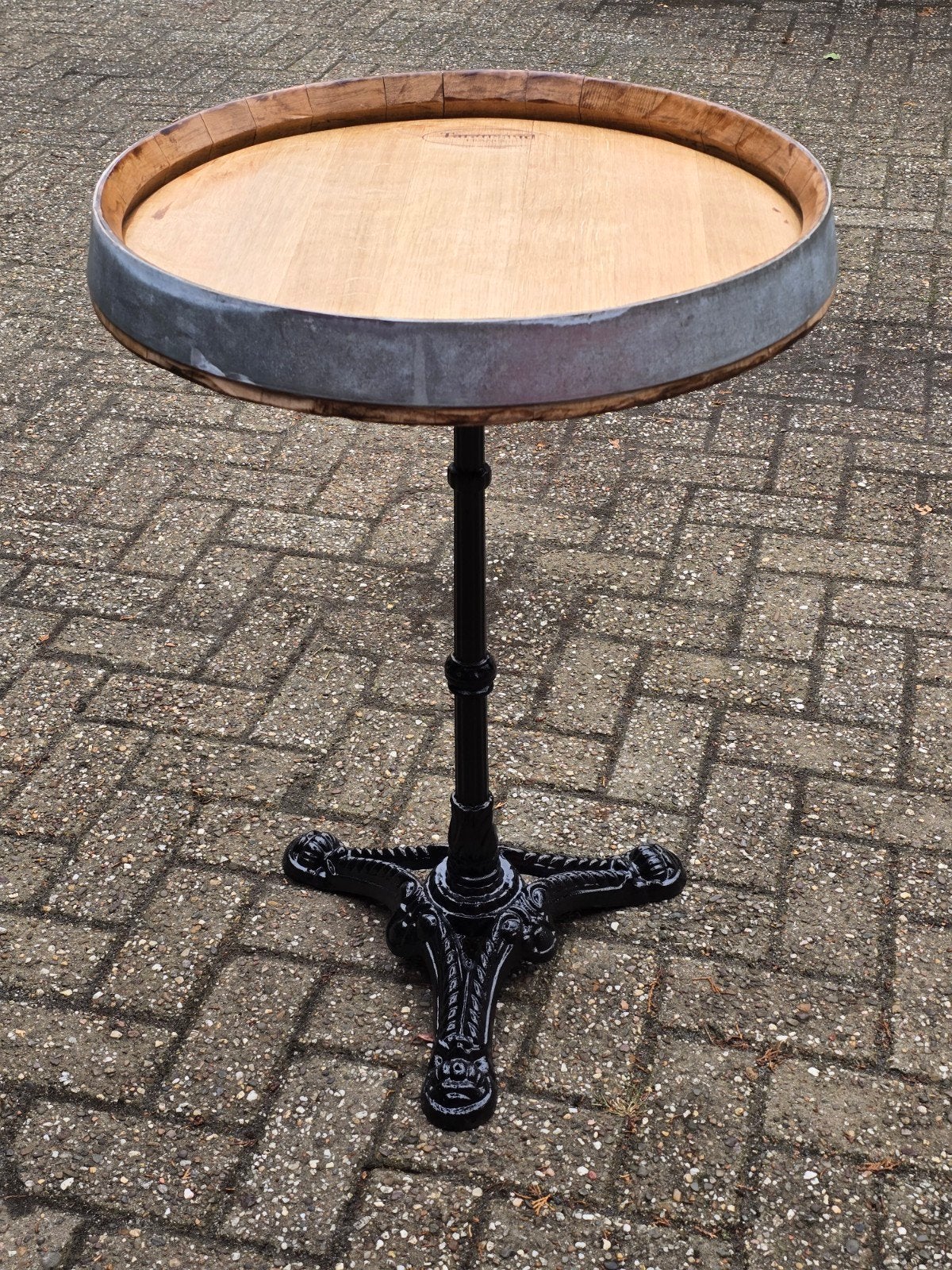 Sidetable eiken wijnvat deksel op gietijzeren poot, Ophalen, Nieuw