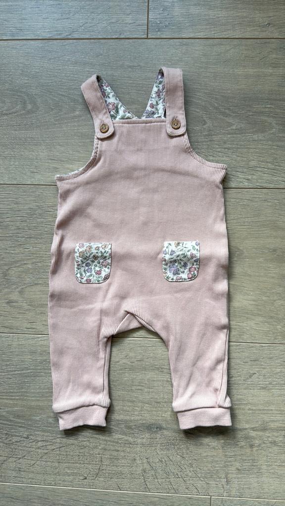 Roze ribfluwelen tuinbroek met bloemenprint zakken, Kinderen en Baby's, Ophalen of Verzenden, Zo goed als nieuw