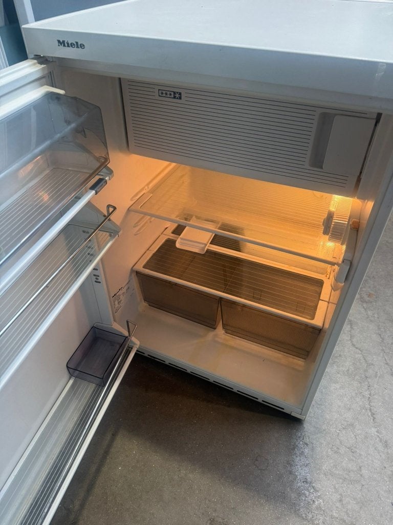 Miele tafelmodel koelkast met vriezer schoon garantie, Ophalen of Verzenden, Zo goed als nieuw, 45 tot 60 cm, Met vriesvak