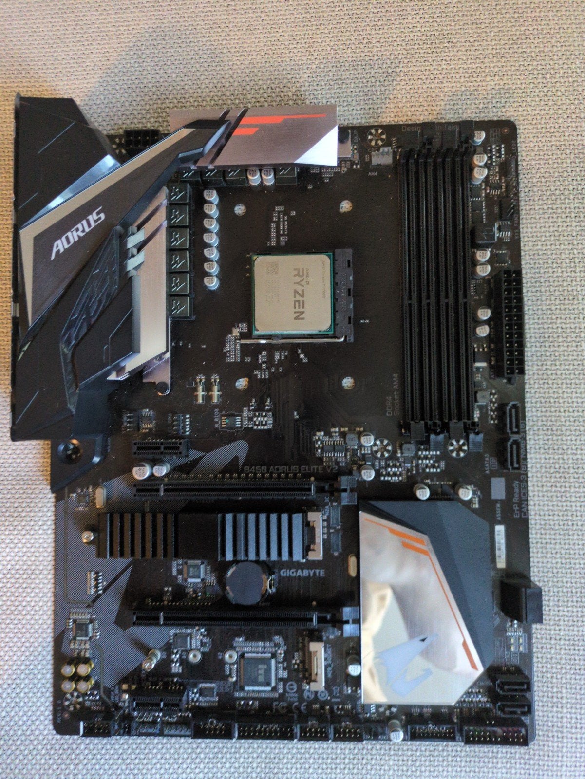 Ryzen 7 1700X CPU + Gigabyte B450 Aorus Elite V2 Moederbord, Gebruikt, DDR4, AM4, Ophalen of Verzenden