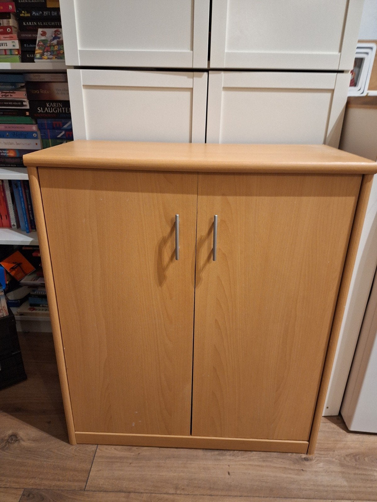 Houten kastje met twee deuren en planken, Ophalen, Gebruikt