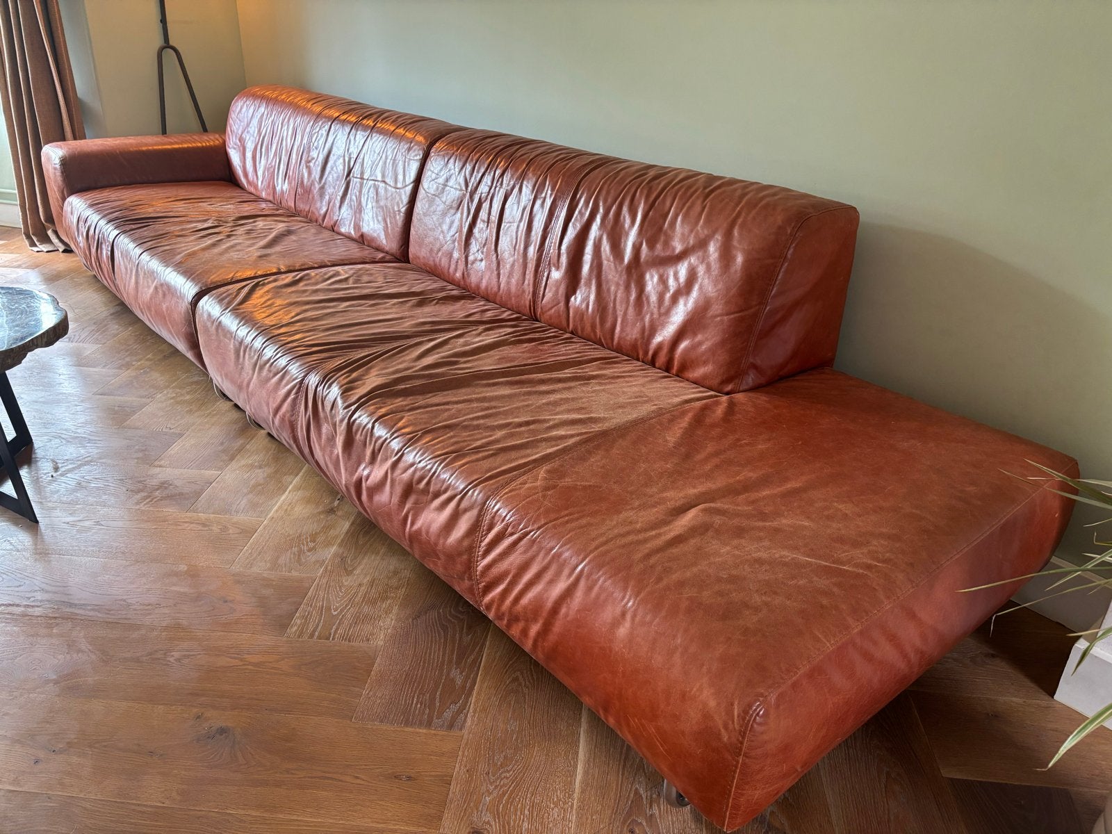 Design leren bank in cognac kleur, Gebruikt, 100 tot 125 cm, 300 cm of meer, Leer