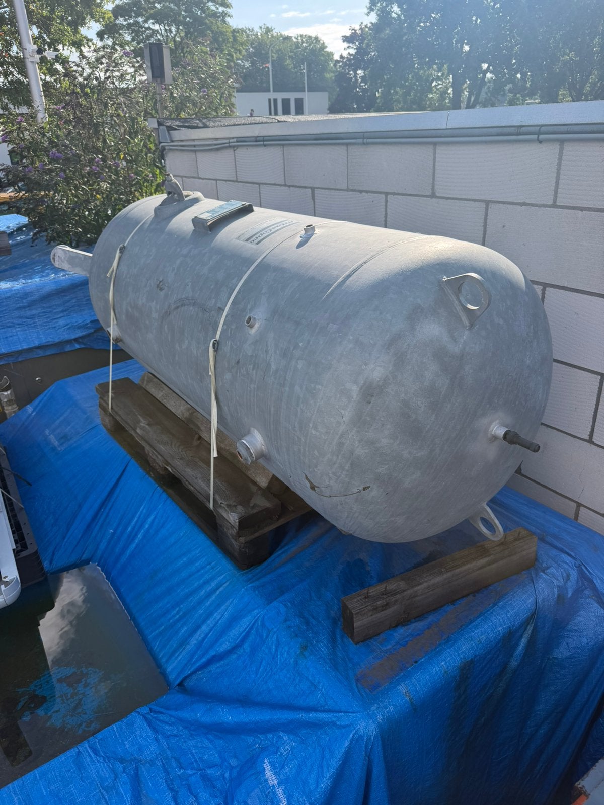 Verticale 1000 liter tank atlas copco, Doe-het-zelf en Verbouw, Ophalen, Zo goed als nieuw