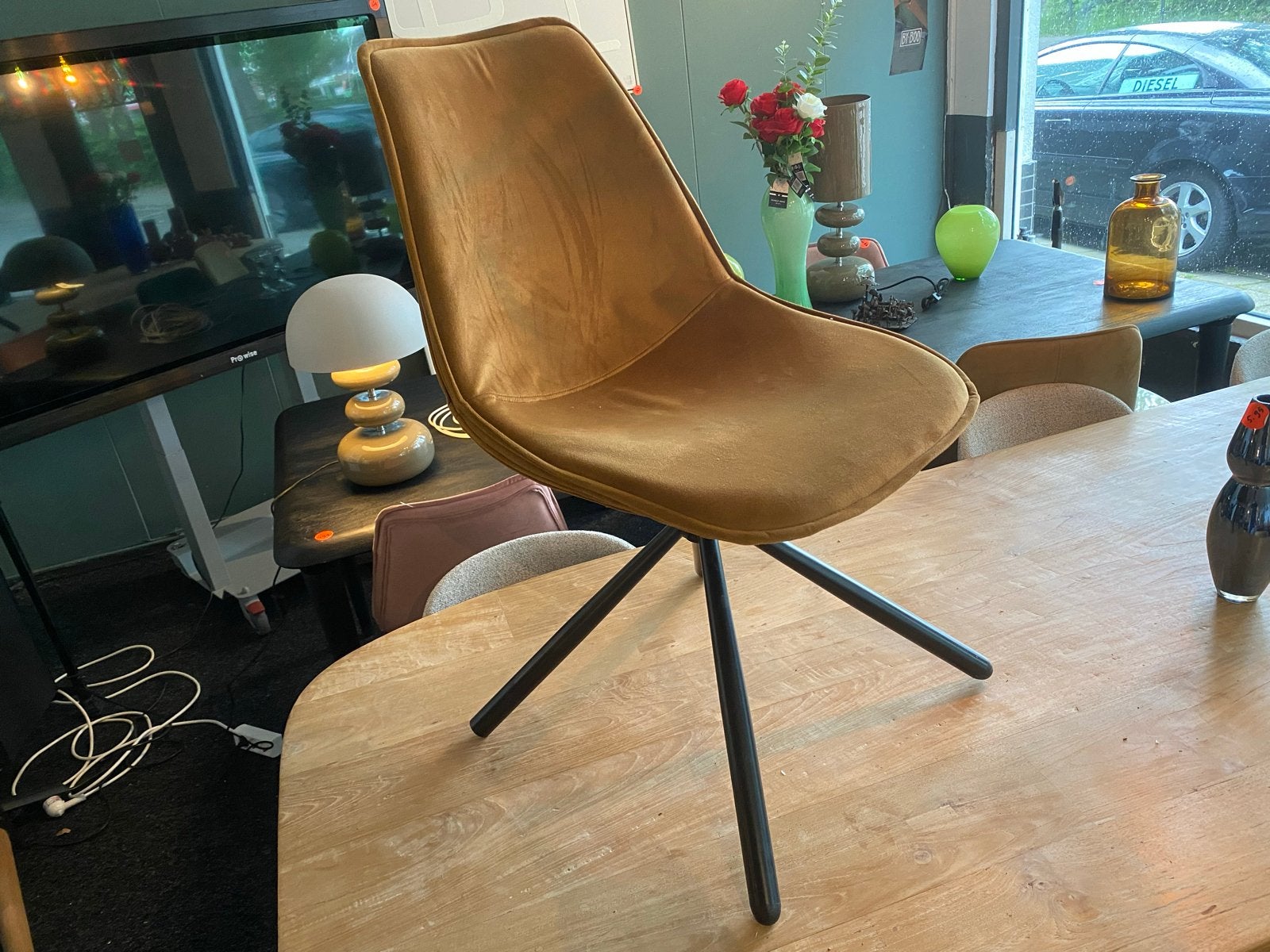 Draaibare stoel in caramel velvet, Ophalen, Bruin, Nieuw, Eén