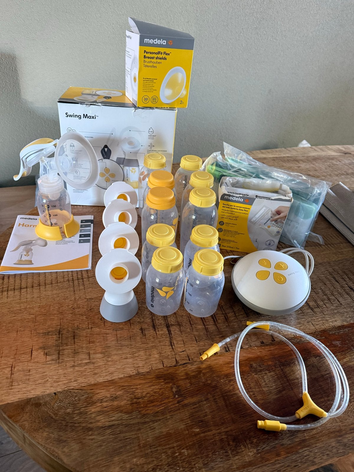 Medela Swing Maxi borstkolf met handkolf en extra's, Gebruikt, Medela, Borstkolf, Ophalen