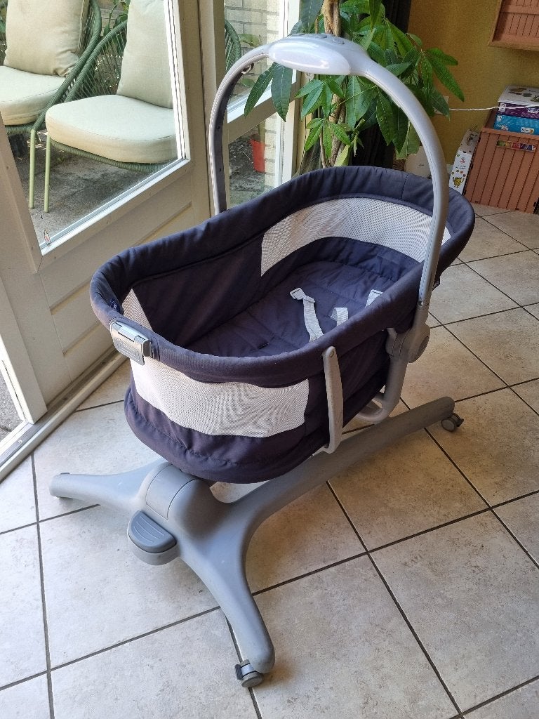 Chicco 3-in-1 Wieg en Kinderstoel Baby Hug met zwenkwielen, Kinderen en Baby's, Ophalen, Gebruikt, Wieg
