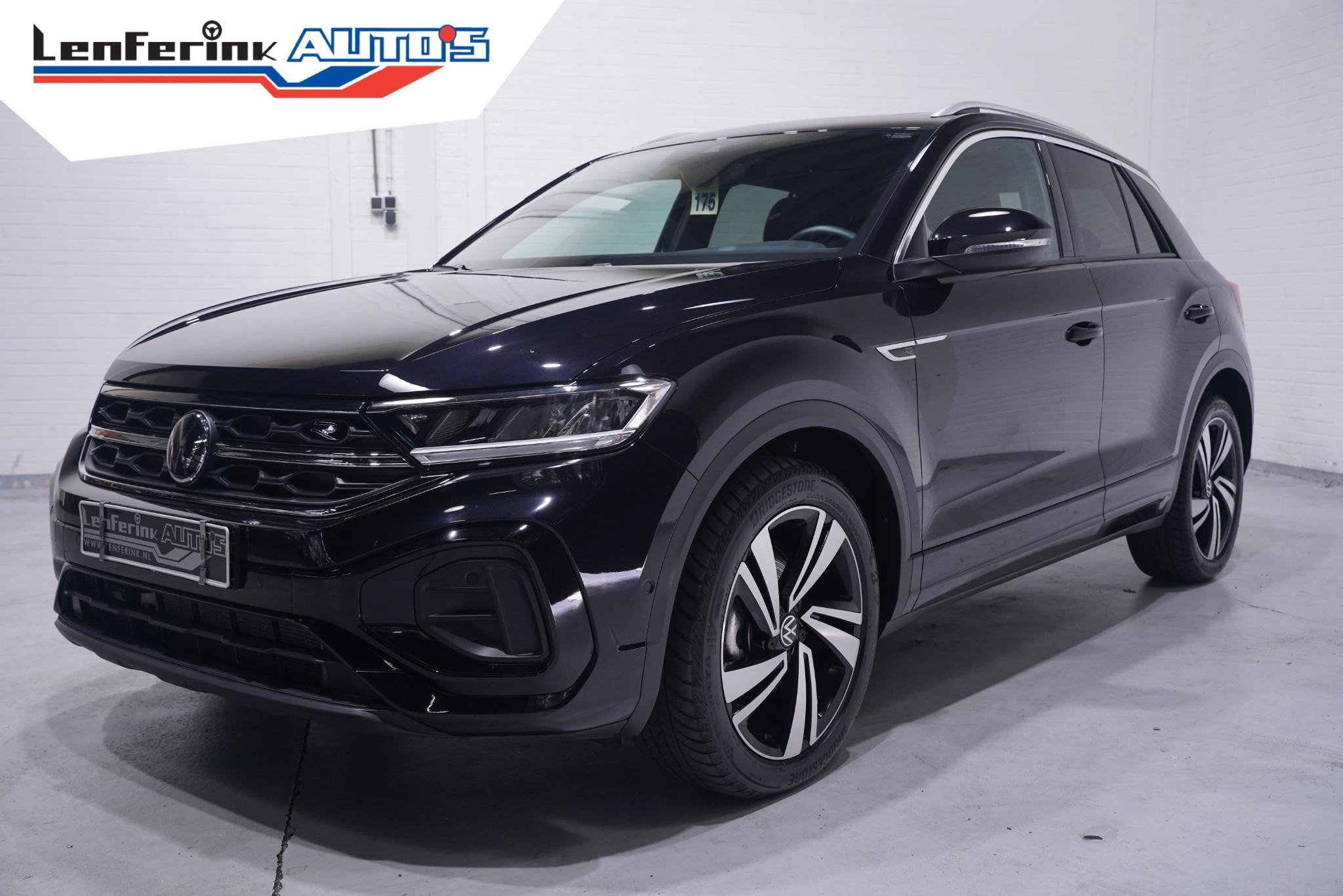 Volkswagen T-Roc 1.5 TSI R-Line Apple Carplay Panodak Achter, Auto's, Stof, 4 cilinders, 150 pk, Automatische klimaatregeling